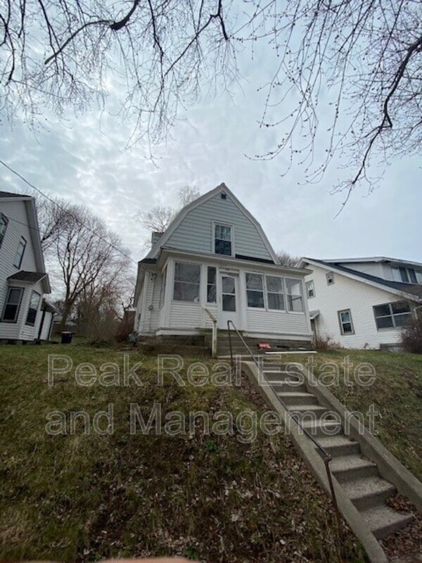 Primary Photo - 1064 Dunham St SE