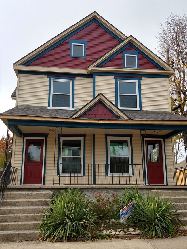 Building Photo - 229 Adams St