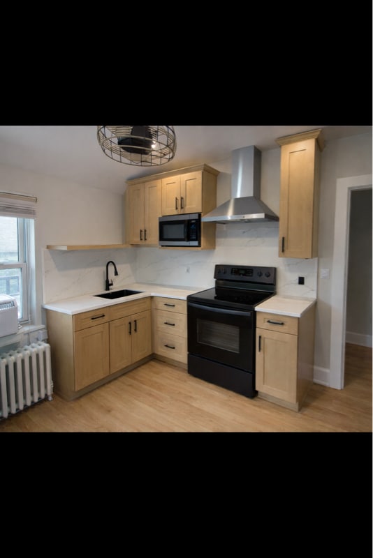 Building Photo - 126 Simpson St