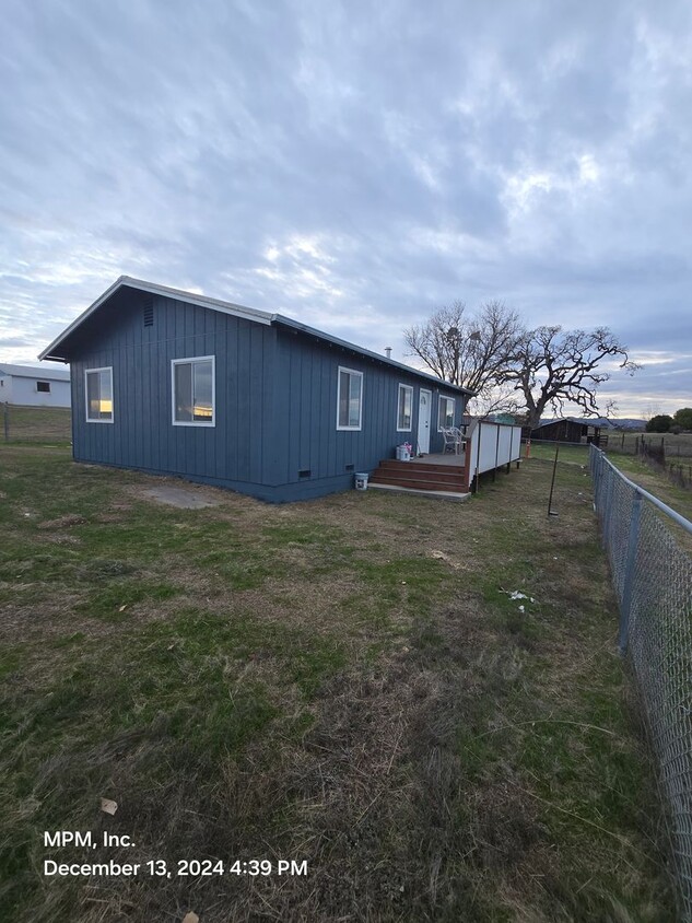 Foto del edificio - 2 bedroom home in the country