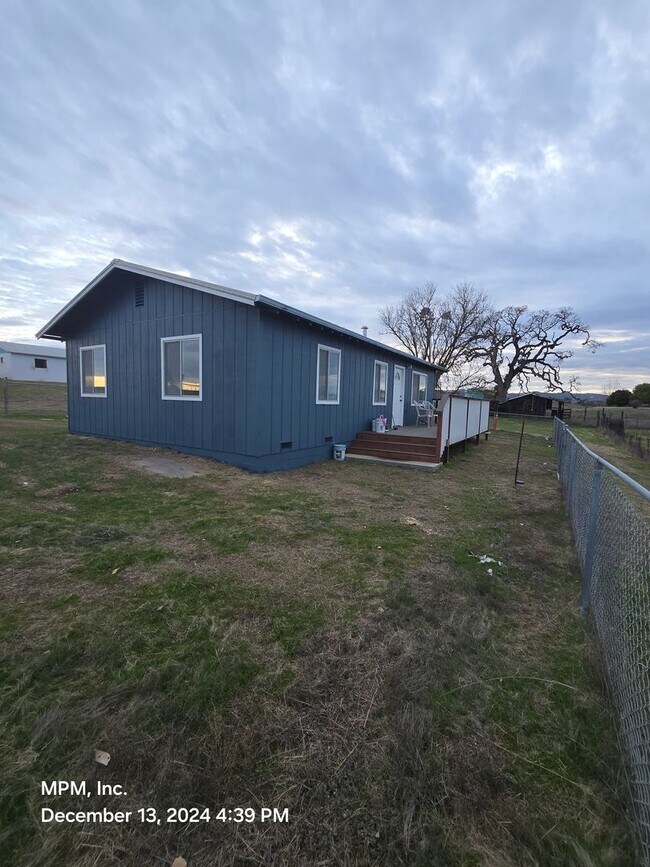 Foto del edificio - 2 bedroom 1 bath country home. Close to town.