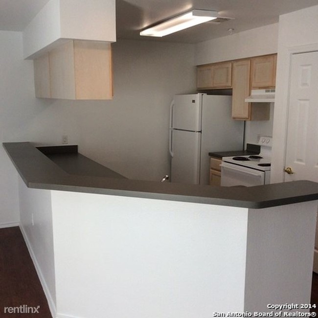 Building Photo - 3 br, 2 bath Apartment - Windsor Oaks