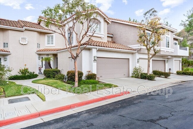 Photo - 1037 S Daybreak Ct Townhome