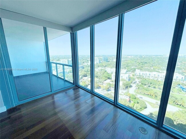 Foto del edificio - 601 NE 36th St