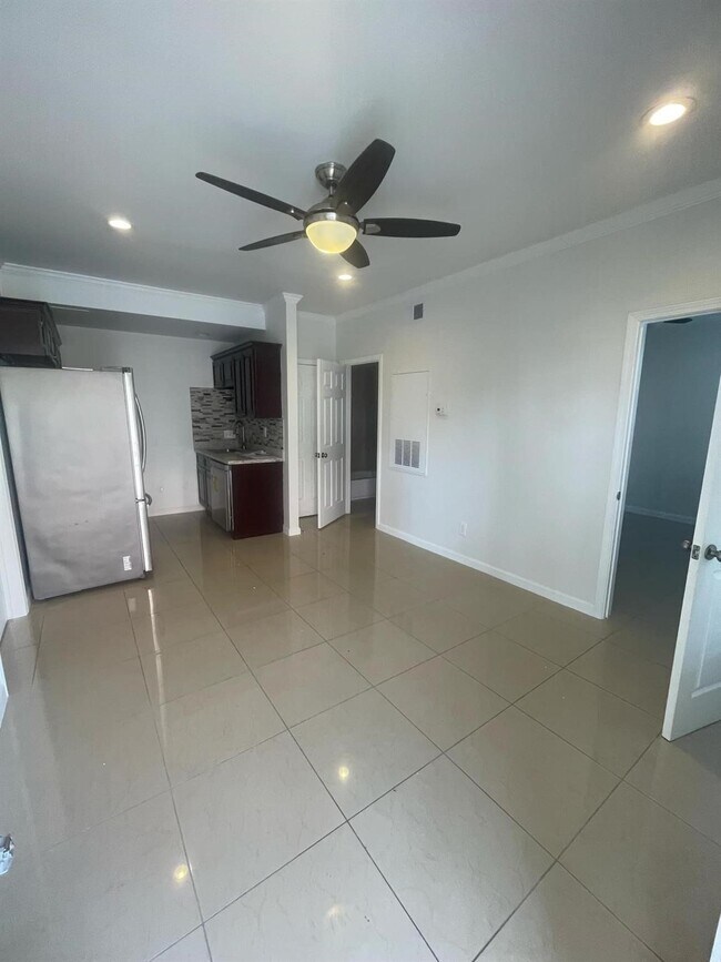 Foto del edificio - 2101 Bernardo De Galvez Ave