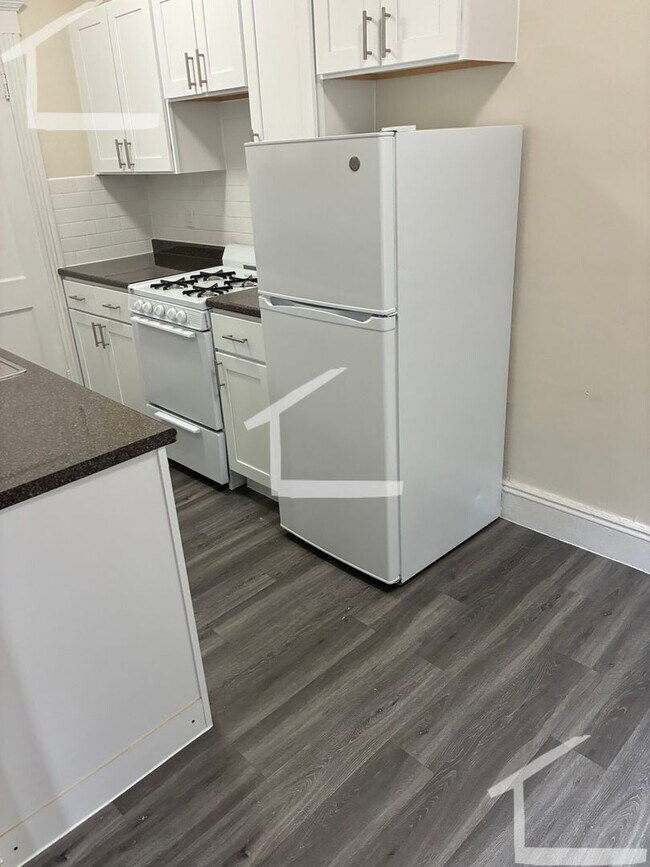 Photo - No Fee, Avl NOW! Sunny Studio apartment ne...