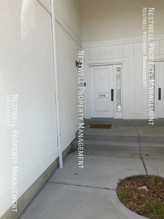 Foto del edificio - 4-bed 2 story townhome