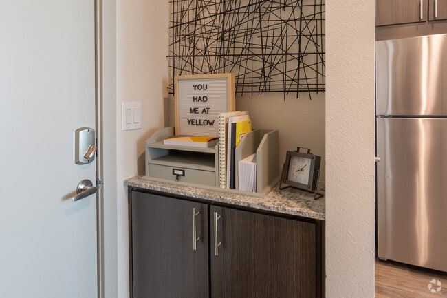 1BR, 1BA - 706 SF - Arca Green Mountain
