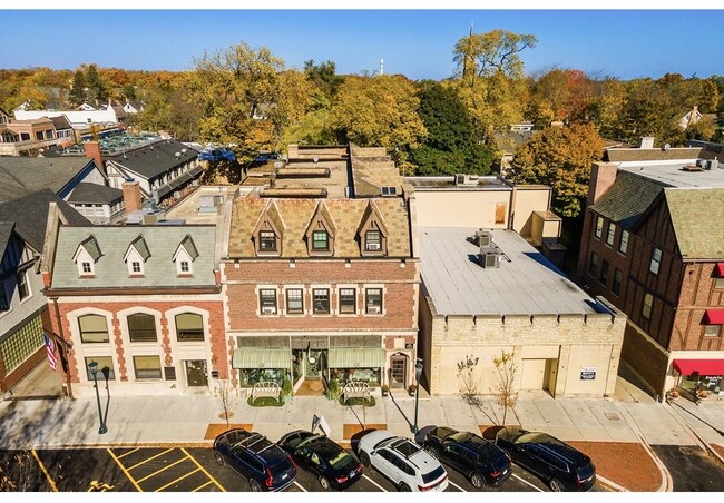 Building Photo - 733 Elm St