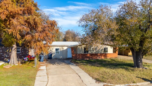 Building Photo - Cute 4 bedroom House