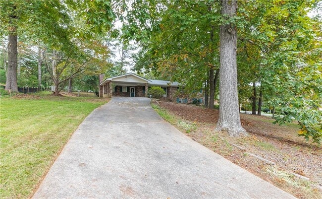 Building Photo - 3908 Bellair Dr