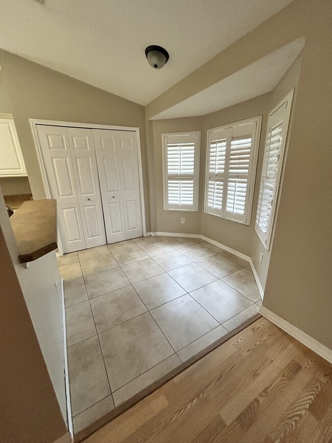 Building Photo - 16 Greenvale Dr