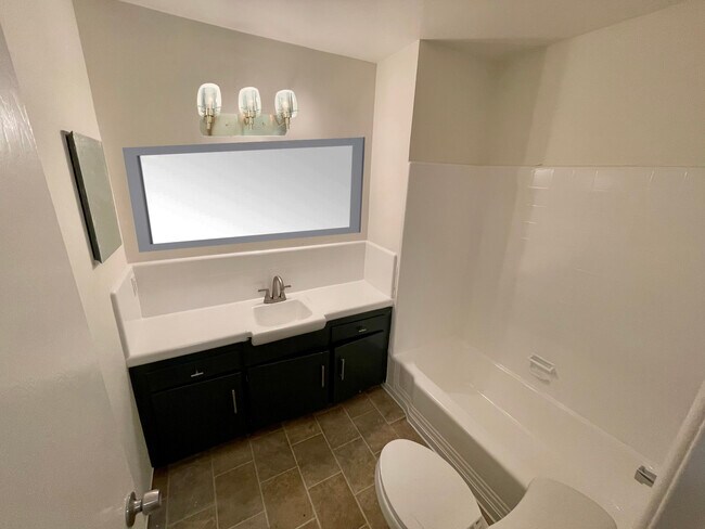 Foto del edificio - 400 E Stocker St