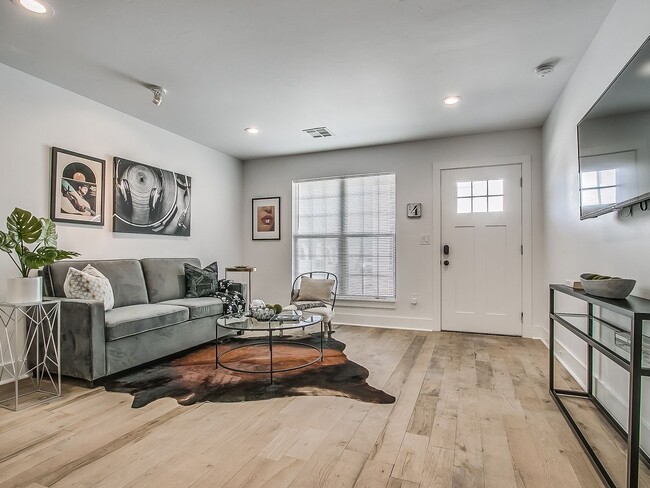 Foto del edificio - Champagne Plaza - Furnished Back House