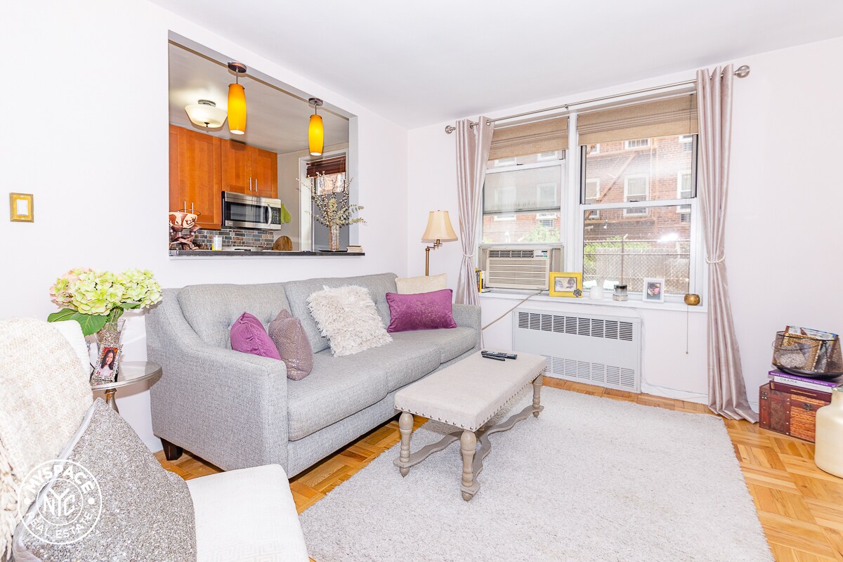 Foto principal - 385 E 16th St