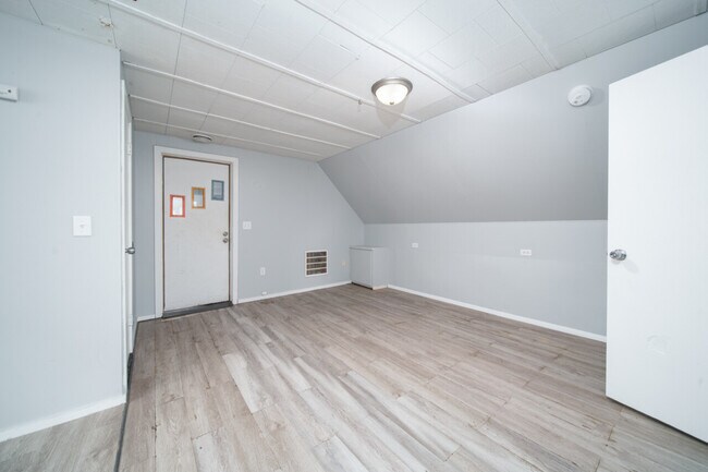 Foto del edificio - 1633 S 30th St - U2 & U3