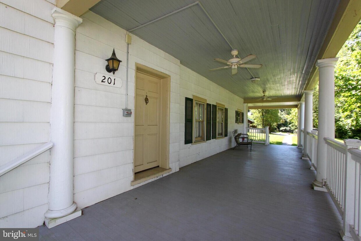 304 W German St Unit 201, Shepherdstown, WV 25443 Room for Rent in