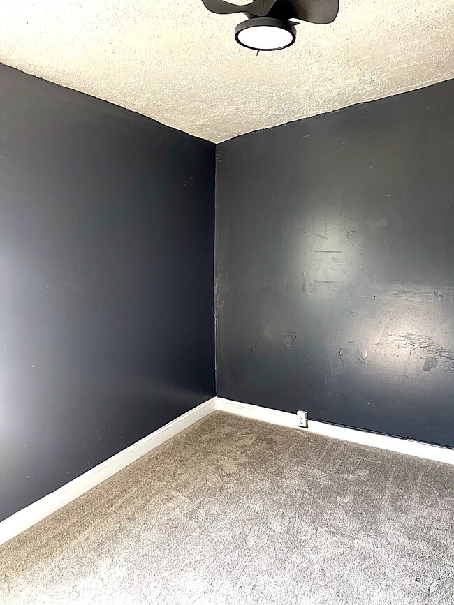 Building Photo - 1627 N Milton Ave