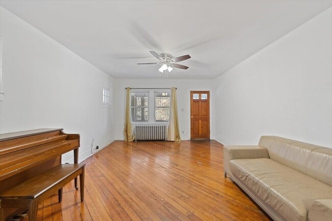 Foto del edificio - 3372 Fort Independence St