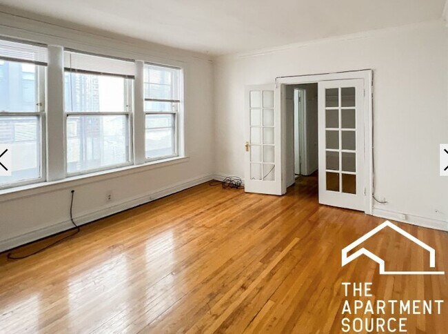 Building Photo - 432 W Surf St