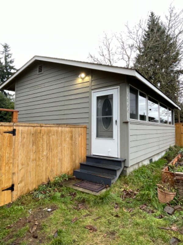 Building Photo - 10800 NE 14th St