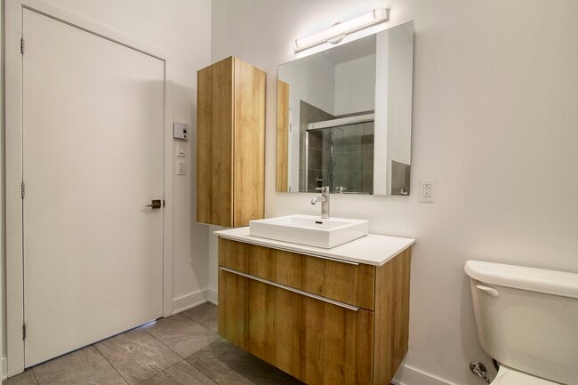 Building Photo - 9675 Av. Papineau