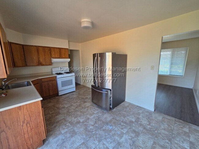 Foto del edificio - Clean Eastside Petaluma Home - 3BD/2BA ~132 Maria Drive
