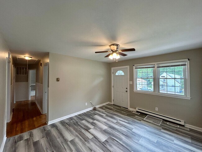 Foto del edificio - Charming 3 bedroom home near Virginia Stat...