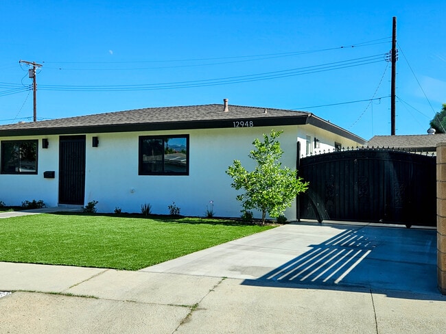 Building Photo - 12948 Lull St
