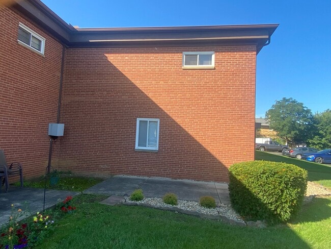 Building Photo - 1616 Ridgewick Dr