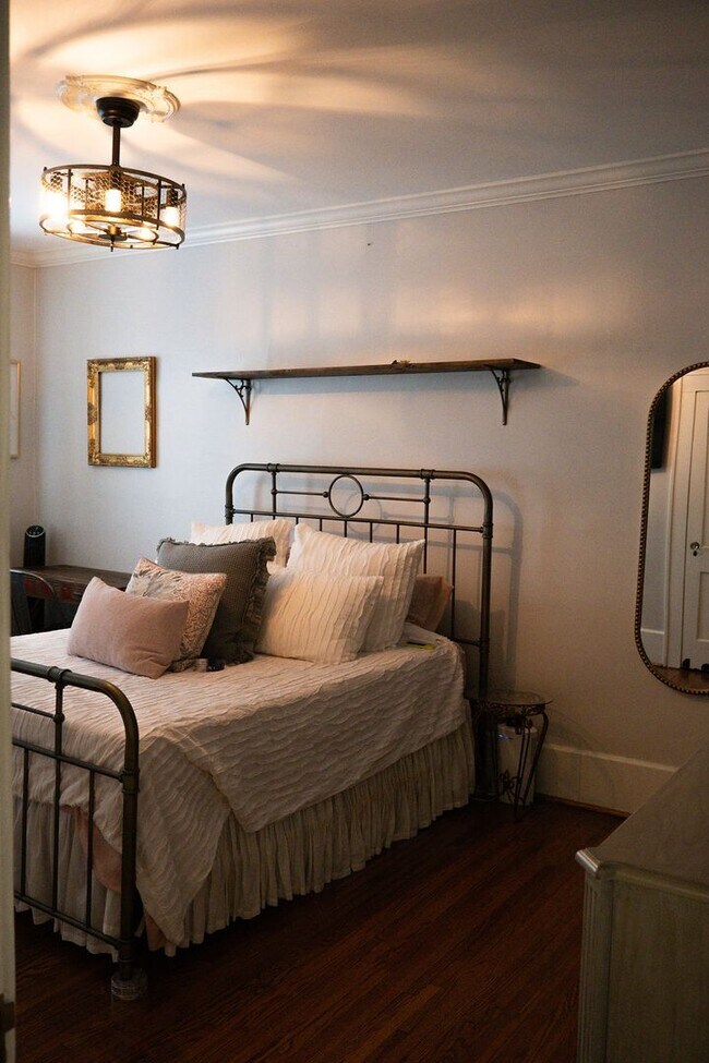 Foto del edificio - 524 Hawthorne Ln