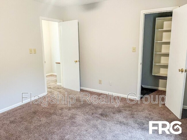 Building Photo - 107 Chesterfield Ct