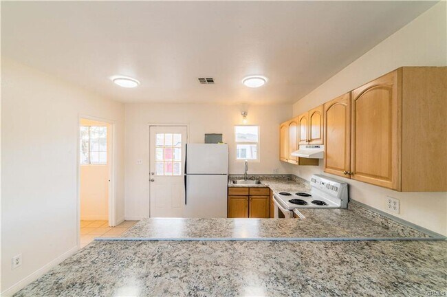 Building Photo - GREAT LOCATION IN DOWNTOWN - OLD TOWN YUCC...