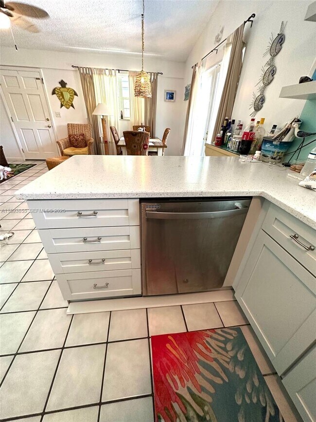 Foto del edificio - 410 Mahogany Ave