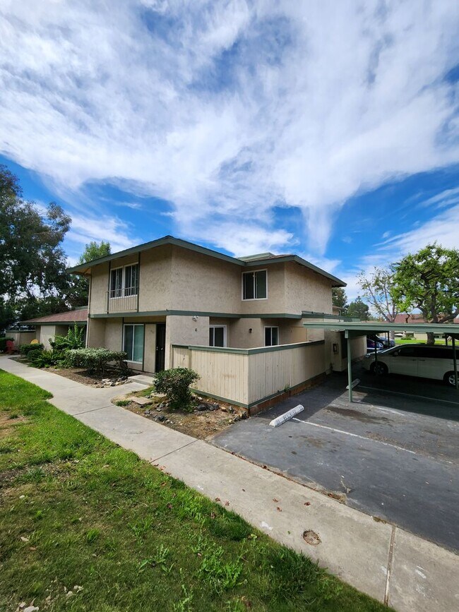 Foto del edificio - 3 Bedroom Completely Remodeled Condo in Mi...