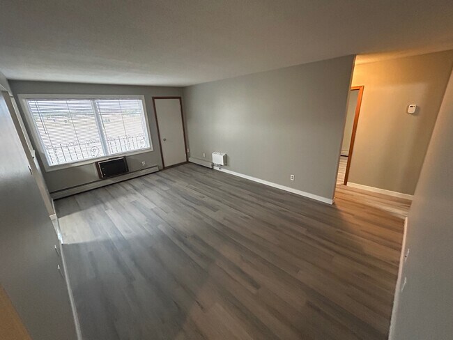 Photo du bâtiment - 443-443 Lorne St N