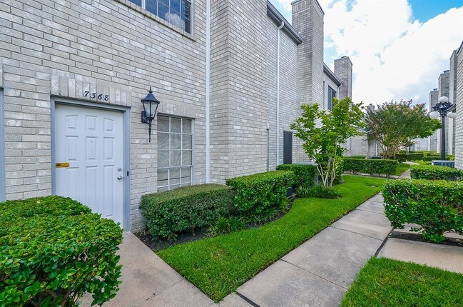 Foto del edificio - 7368 Regency Square Ct