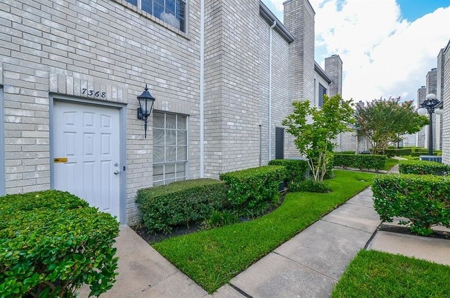 Building Photo - 7368 Regency Square Ct