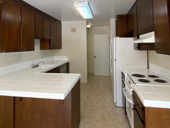 Foto del edificio - Spacious 3 Bedroom 2 Bath Duplex unit in S...