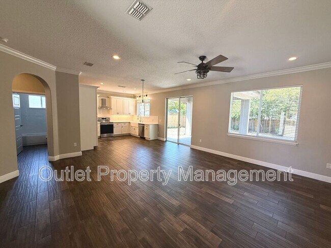Building Photo - 926 Feather Dr