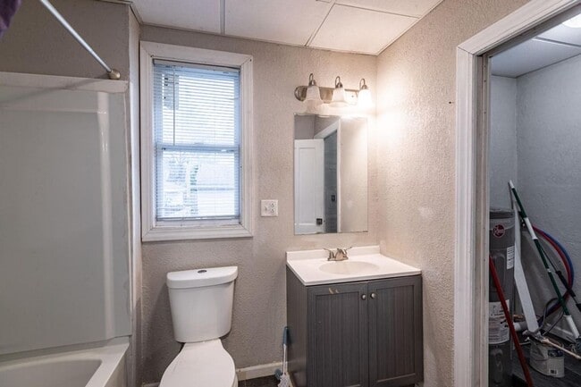 Foto del edificio - 3 bed/1 bath Close to Emplify Hospital