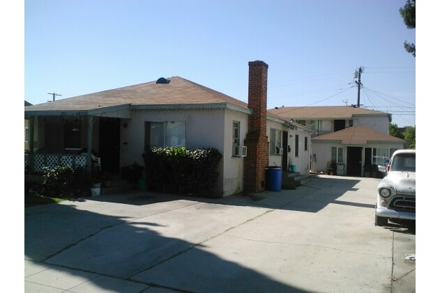 Building Photo - 9715 San Vincente Ave
