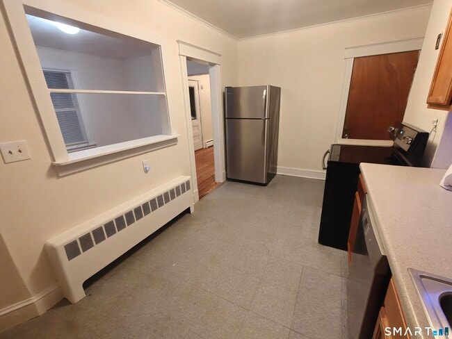 Building Photo - 387 Plainville Ave