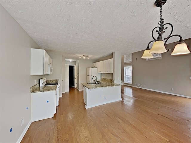 Building Photo - 3731 Avensong Village Circle