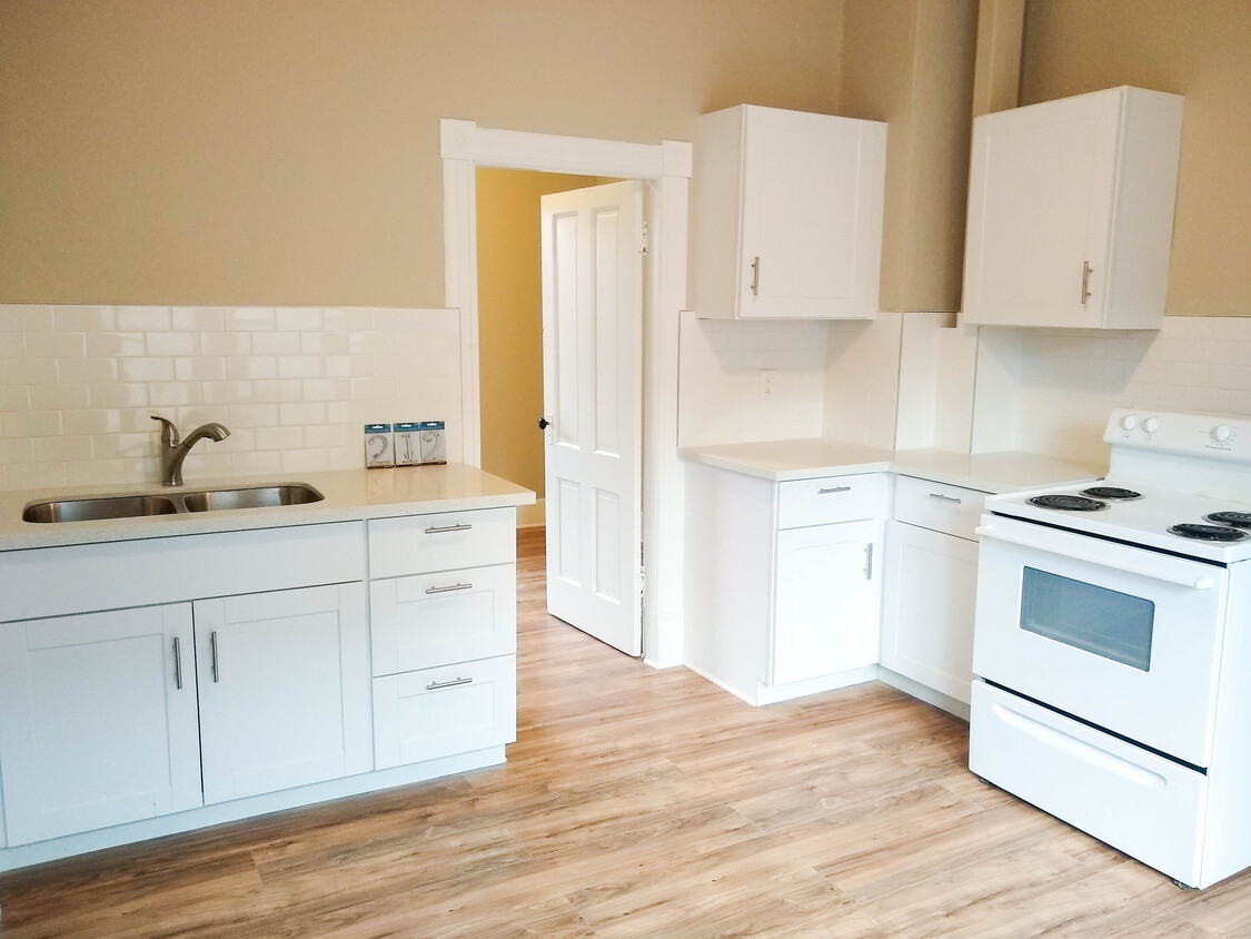 Open kitchen complete with granite countertops! - 122 NE Beech St