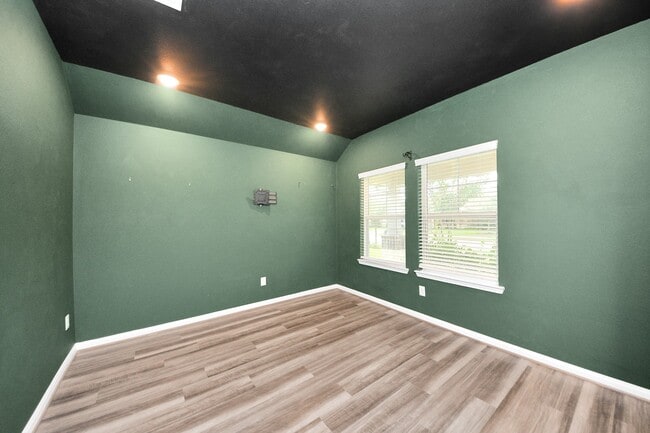 Building Photo - 518 Ellwood Terrace Ln