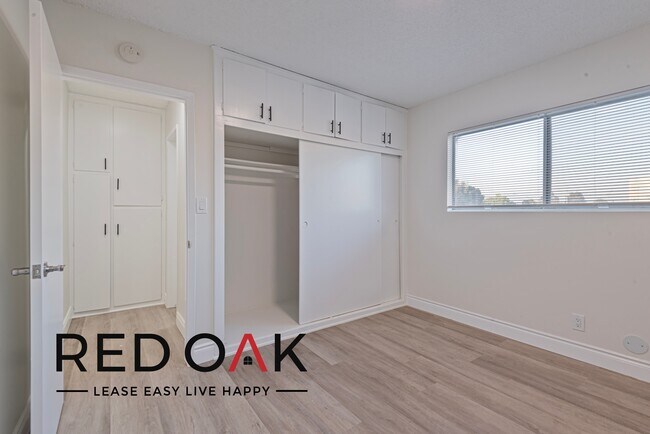 Foto del edificio - Gorgeous Two Bedroom with Lots of Natural ...