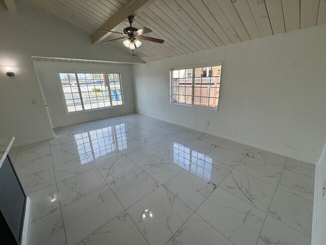 Foto del edificio - 4 bedroom in El Cajon