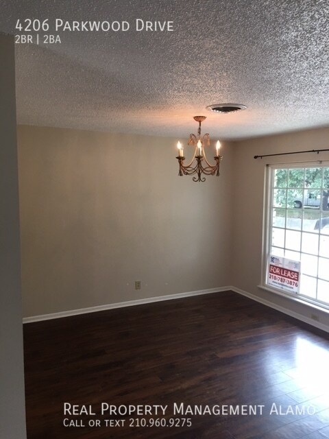 Building Photo - 4206 Parkwood Dr