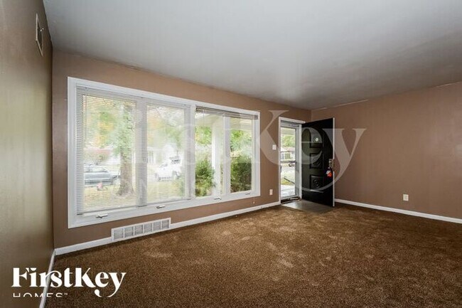 Foto del edificio - 2555 Patterson Rd